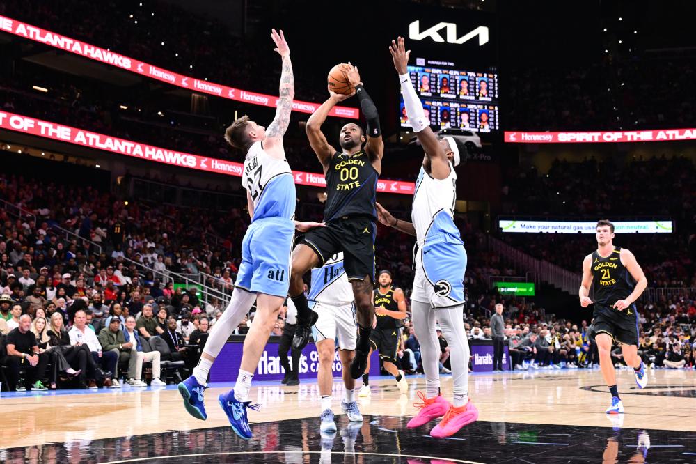 前锋关键进球锁定胜局